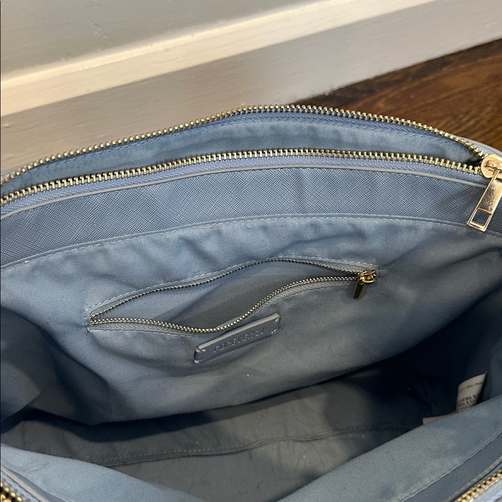 Periwinkle Purse - Picture 7 of 12